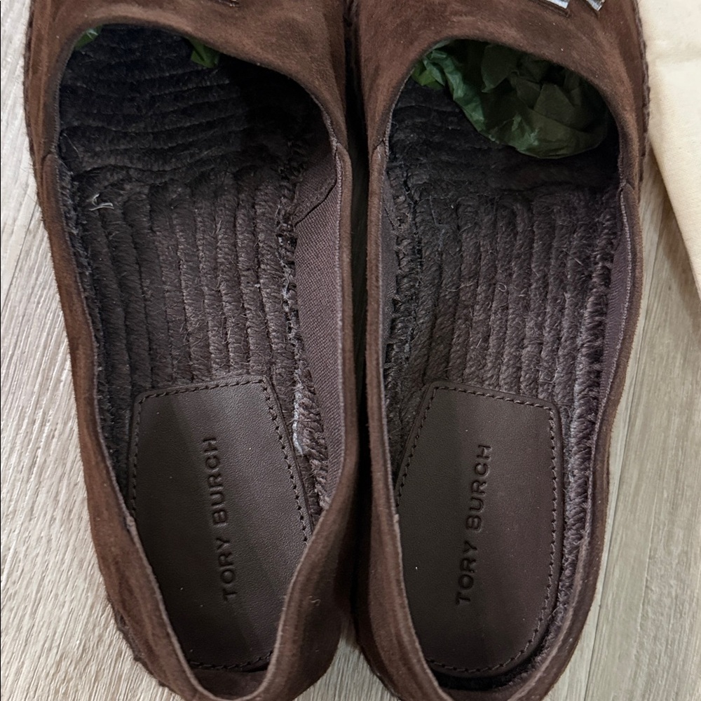 Tory Burch Dark Brown Suede Loafers with Crystal Logo
Dust bag 
No original box - Picture 3 of 12